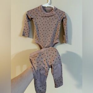 Patagonia Capilene Long-Sleeve One-Piece and Pants Set in Mauve Floral 3-6 month